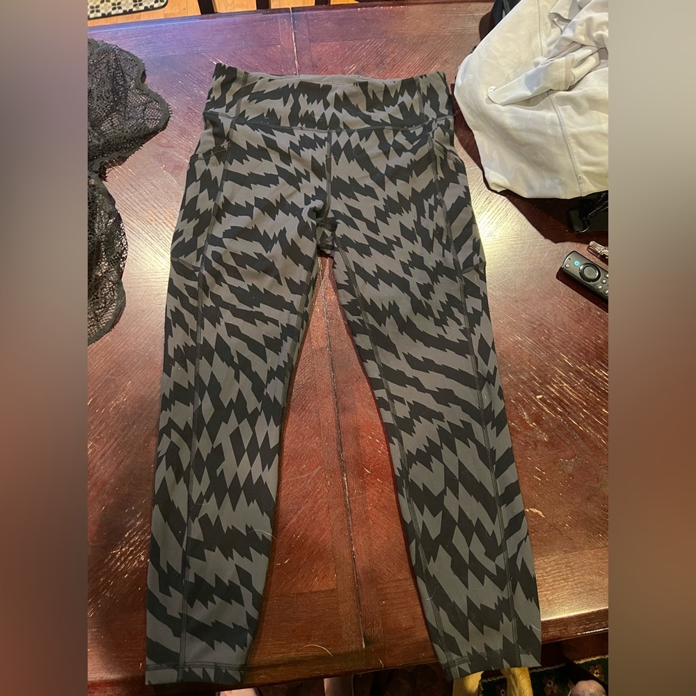 LuLumon pants size 10